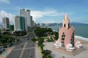 Kinh Nghiệm Thuê Xe Đi Biển Nha Trang Từ Tp HCM - Xe Riêng 4-7-16 Chỗ Giá Tốt